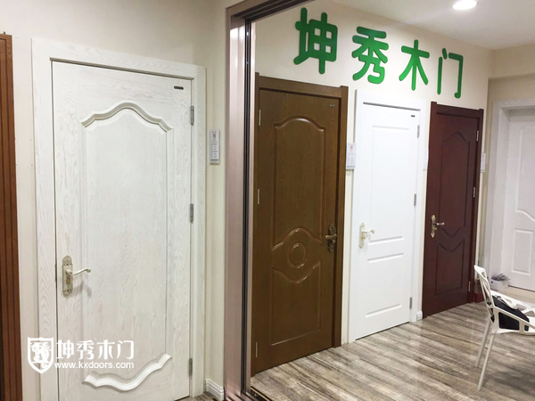 重庆坤秀木门湖北钟祥陈总专卖店店面内部多款新品展示